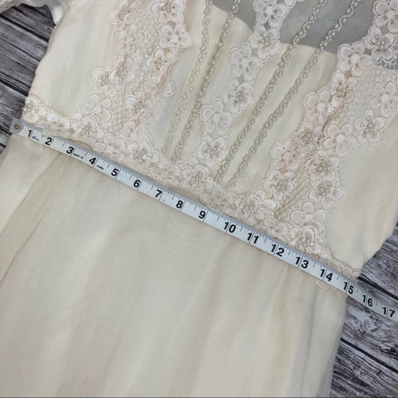 VINTAGE Lace Wedding Dress and Veil - Picture 10 of 11